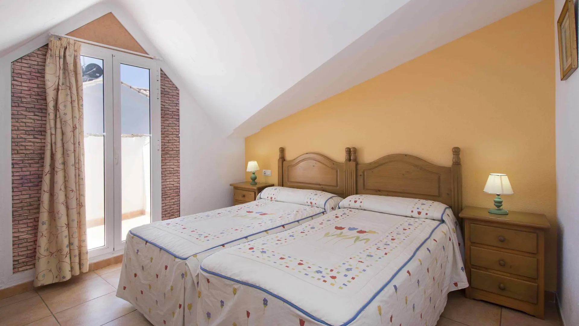 Apartamentos La Fonda بينالماذينا 0*,